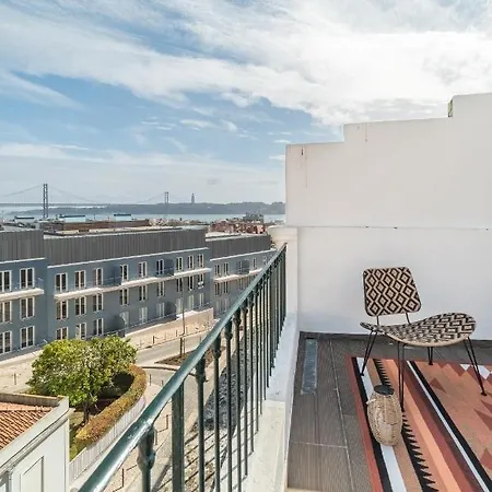 Casa Boma - Sunny With Private Balcony And Panoramic Bridge View - Ajuda I *