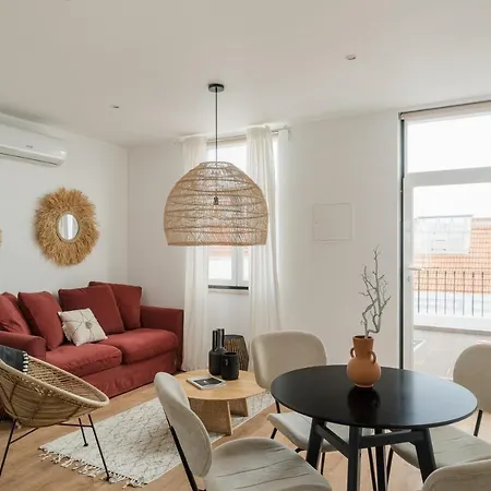 Апартаменты Casa Boma - Sunny With Private Balcony And Panoramic Bridge View - Ajuda I