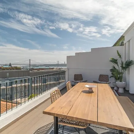 Casa Boma - Sunny With Private Balcony And Panoramic Bridge View - Ajuda I *