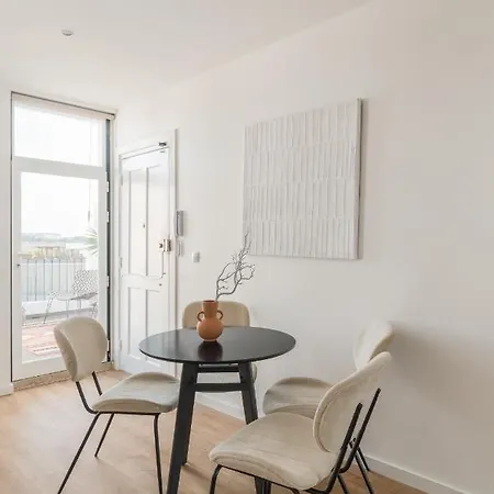 Casa Boma - Sunny With Private Balcony And Panoramic Bridge View - Ajuda I Apartment