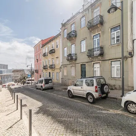Casa Boma - Sunny With Private Balcony And Panoramic Bridge View - Ajuda I Apartment