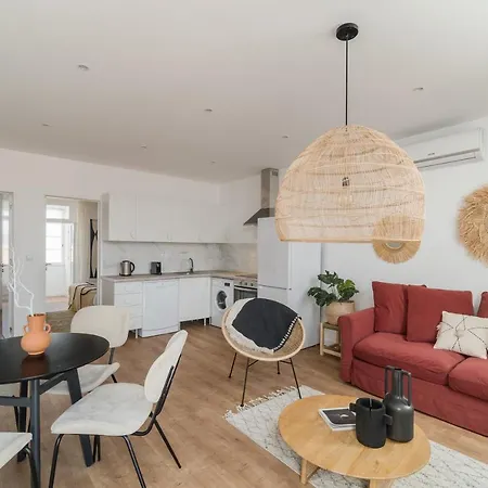 Casa Boma - Sunny With Private Balcony And Panoramic Bridge View - Ajuda I Apartment *